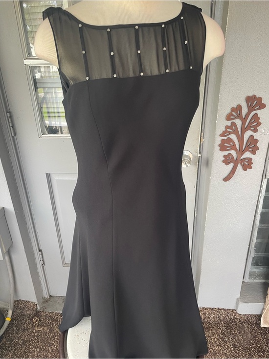 Dresses & Skirts - Elegant Black Sleeveless Evening Dress with Sheer Embellished Yoke